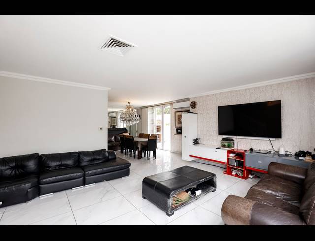 3 BEDROOM APARTMENT FOR SALE IN MORNINGSIDE